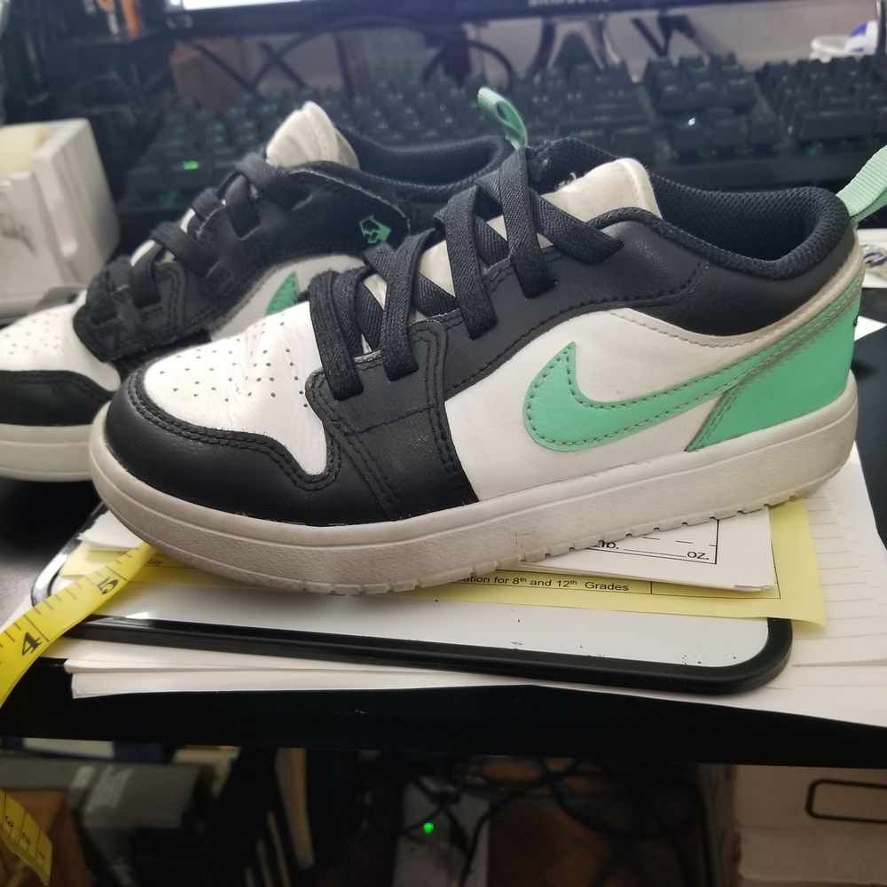 Nike Air Jorden's teal and black nike sneakers DR9748 girls size 1Y - Picture 9 of 11